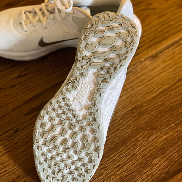 Worn twice!! In amazing shape. Incredibly comfortable. - Picture 3 of 6